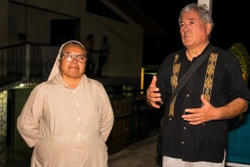 Die Vinzentinerin Schwester Maria Tello und der Steyler Missionar Alberto Gomez Sanchez in der Casa de Migrantes in Palenque. Die Vinzentinerinnen betreiben dort ein Migrantenheim für Flüchtlinge auf der Durchreise. Das Heim hat 80 Schlafplätze.