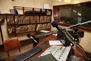 Studio des Radiosenders "Radio Madre de Dios" in Puerto Maldonado.