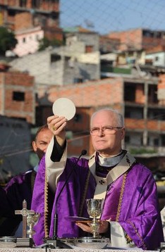 Adveniat-Eröffnungsgottesdienst am 27.11.2011 in der Favela Cachoeirinha in São Paulo.



Bild: Kardinal Odilo Pedro Scherer, Erzbischof von São Paulo/Brasilien