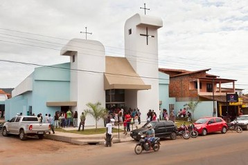 Einweihung der Kirche São Sebastião (mit Unterstützung von Adveniat) mit Bischof Luis Flavio Cappio.