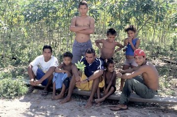 Lábrea, Amazonas, Brasilien;
Paumari Jugend und Kinder im  Reservat.