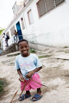 Kind im Heim des Oeuvre St. Francois auf der Ile a Vache