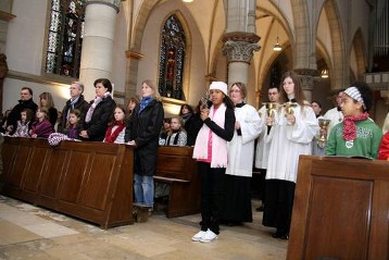 Eröffnung der ADVENIAT-
Aktion 2008 in der Propstei St. Augustinus in Gelsenkirchen, am 30.11.2008. Übergabe des Sterbekreuzes.