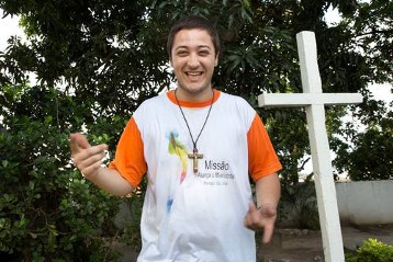  Felipe Martins, Mitglied der Aliança de Misericórdia, Bruderschaft São José in Rio de Janeiro 

"In dieser Welt von heute, in der die Jugendlichen vor den Kirchen fliehen, ist es wichtig, sie wieder in die Kirche zu holen. Der WJT ist hierfür sehr wichtig."