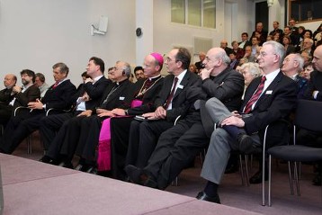 Fachkräfte und Prominente aus Kirche, Wissenschaft und Wirtschaft diskutierten zwei Tage in der katholischen Akademie "Die Wolfsburg" in Mühlheim gesellschaftliche Transformationsprozesse in Lateinamerika und Deutschland.