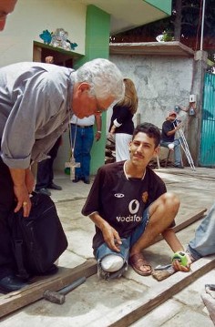 Weihbischof Franz Grave trifft versehrte Migranten in der Herberge ãJesus guter HirteÒ in Tapachula