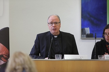 Pressekonferenz zur Eröffnung der bundesweiten Weihnachtsaktion 2022 am ersten Advent im Bistum Trier.

Der Bischof von Trier Dr. Stephan Ackermann.