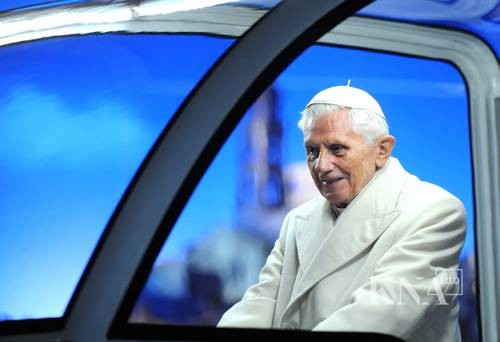 KNA_267331 Feierliches Abendgebet mit  Papst Benedikt XVI. im Petersdom Jahresabschluss begangen.