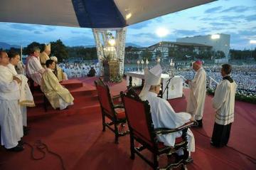 Papst Benedikt XVI. während einer Heiligen Messe auf dem Platz der Revolution in Santiago de Cuba am 26. März 2012.